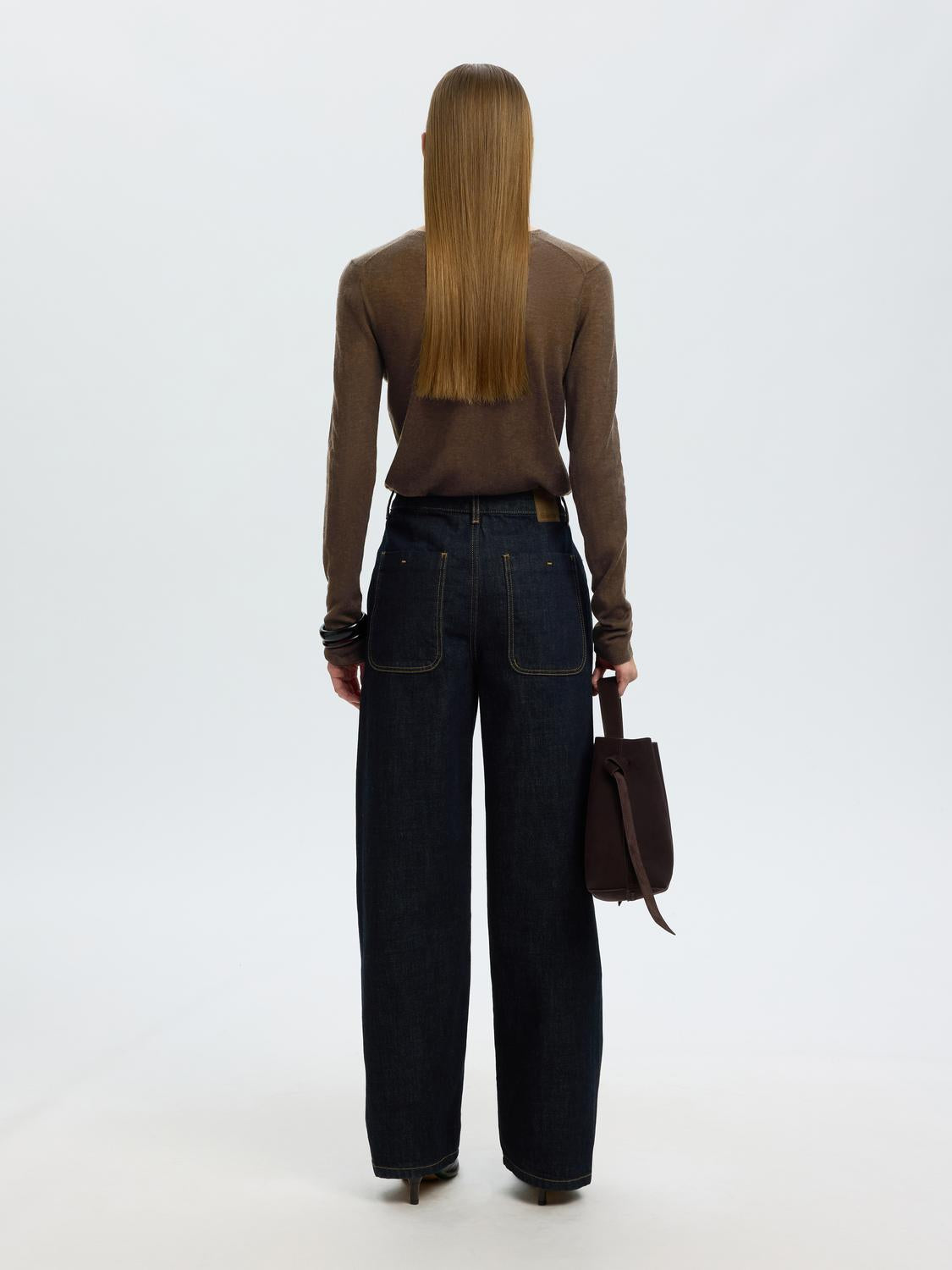 model_shot-back